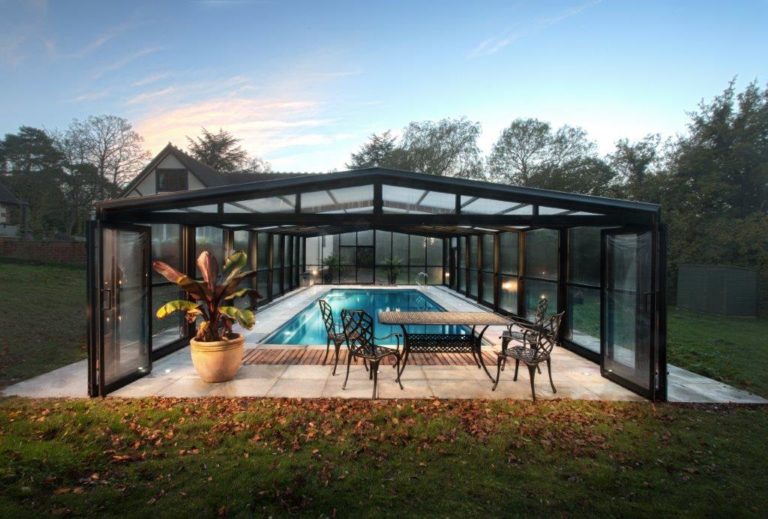 Outdoor Swimming Pool with Enclosure