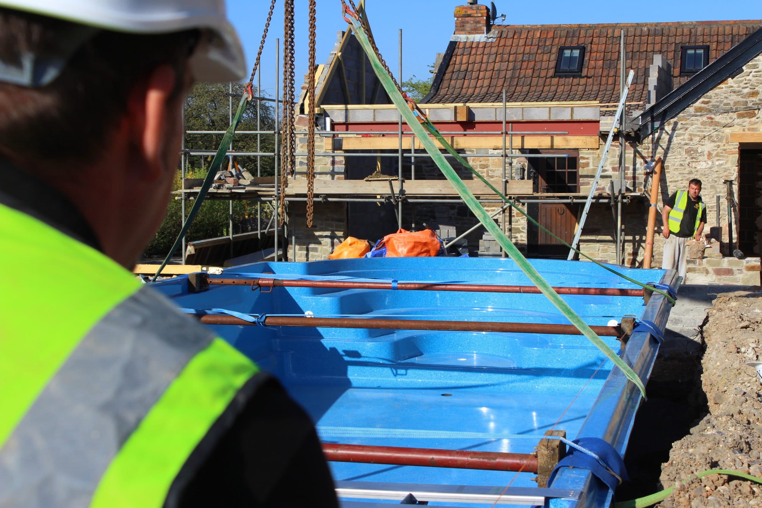 Outdoor One Piece Swimming Pool Installation