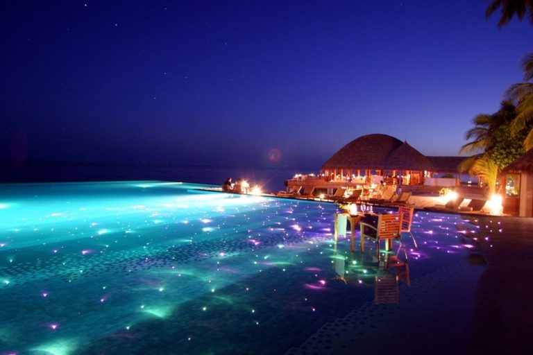 maldives pool