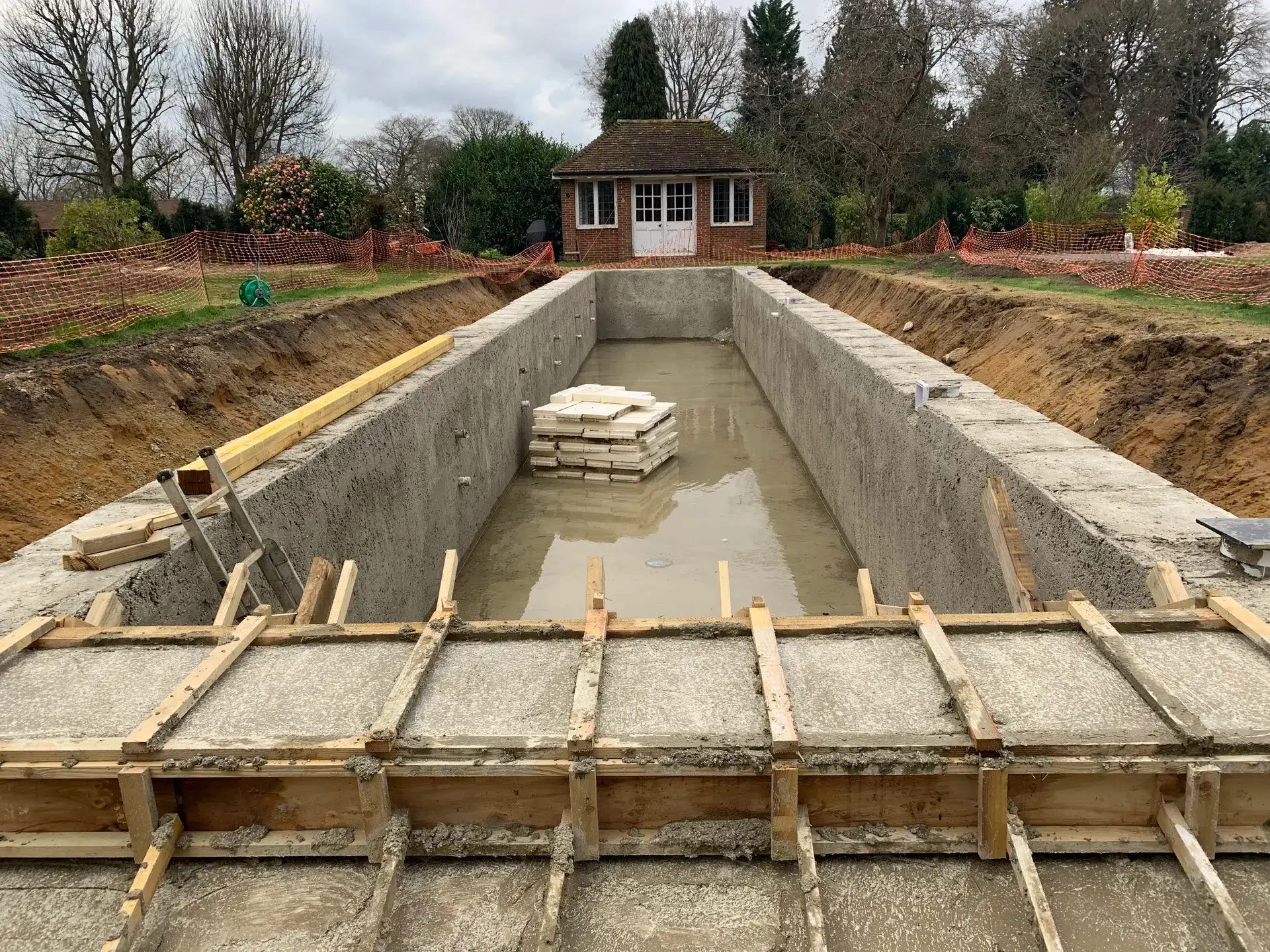 XL Pools Swimming Pool Construct